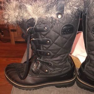 Women’s sorel waterproof boots worn once size 71/2